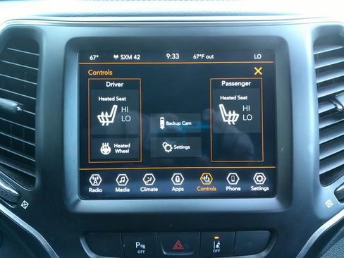 Used 2021 Jeep Cherokee Latitude Lux w/ Comfort/Convenience Group AWD/4WD image 16