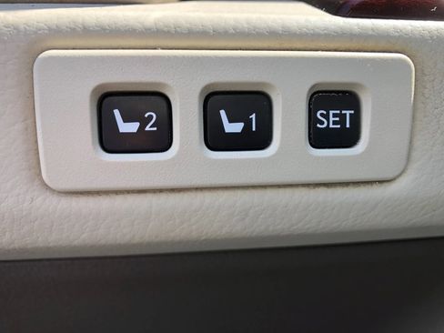 Used 2016 Lexus GX 460 Luxury w/ Preferred Accessory Package image 24