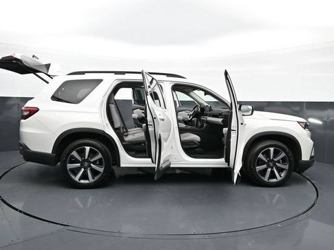 Used 2025 Honda Pilot Touring image 46