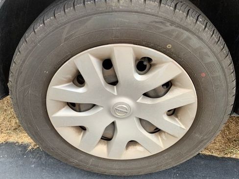 Used 2019 Nissan Rogue Sport S FWD image 11