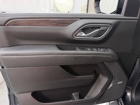 Used 2022 Chevrolet Tahoe Z71 w/ Luxury Package AWD/4WD image 12
