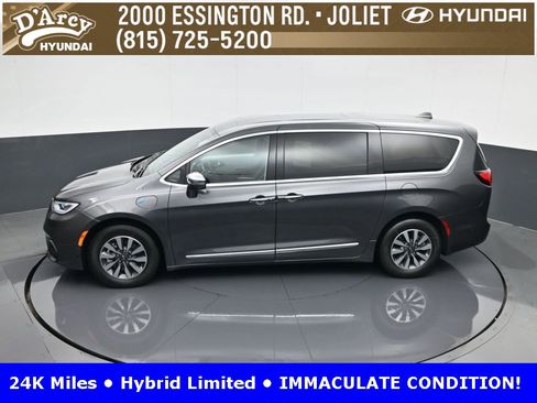Used 2022 Chrysler Pacifica Limited image 21