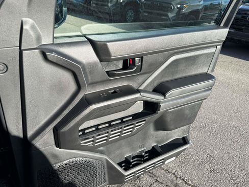 Used 2025 Toyota Tacoma SR5 AWD/4WD image 19