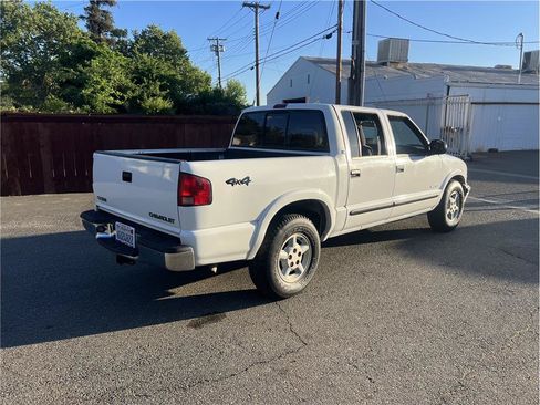 Used 2001 Chevrolet S10 Pickup LS w/ Cold-Climate Pkg AWD/4WD image 7