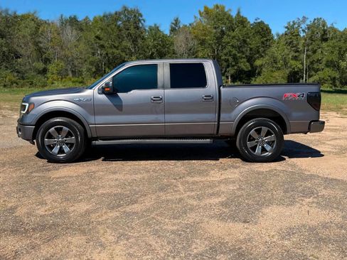 Used 2014 Ford F150 Lariat w/ Lariat Chrome Package image 2