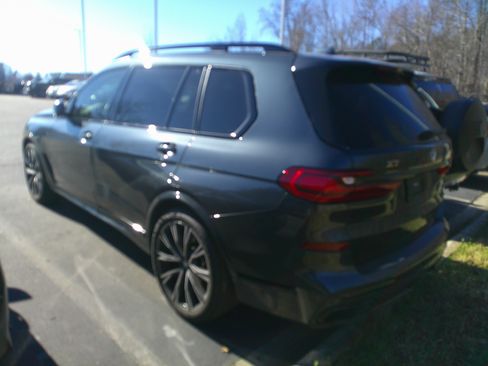 Used 2022 BMW X7 M50i w/ Dynamic Handling Package image 9