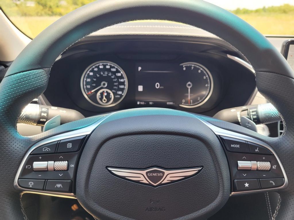 Used 2025 Genesis G70 2.5T RWD image 23