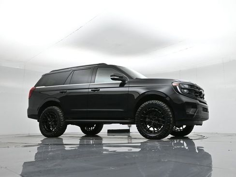 New 2025 Ford Expedition Active image 3