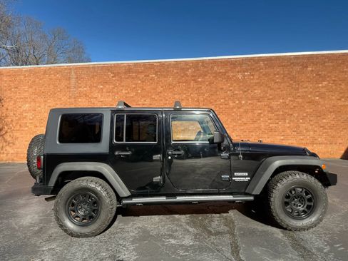 Used 2010 Jeep Wrangler Unlimited Sport image 12