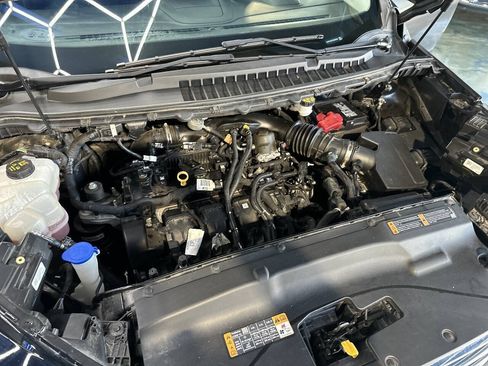 Used 2019 Ford Edge SE FWD image 25