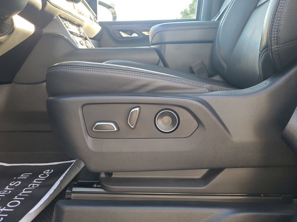 Used 2023 GMC Yukon XL Denali AWD/4WD image 26