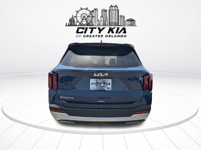 Used 2025 Kia Sorento S w/ Panoramic Sunroof Package FWD image 4