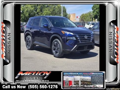 Used 2025 Nissan Rogue SV image 2