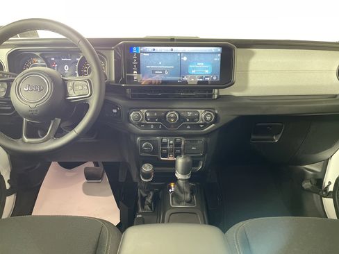 Used 2025 Jeep Gladiator Sport image 15