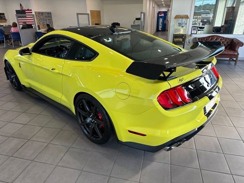 Used 2021 Ford Mustang Shelby GT500 w/ Carbon Fiber Track Pack RWD image 4