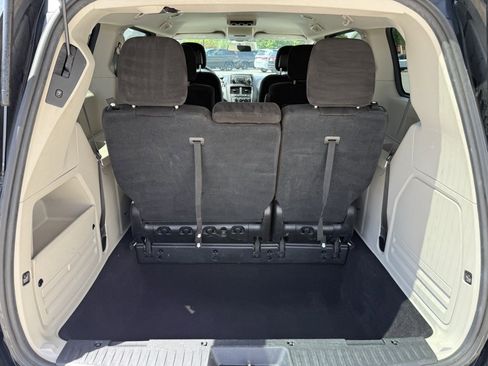 Used 2016 Dodge Grand Caravan SXT FWD image 17