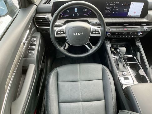 Used 2025 Kia Telluride EX w/ EX Captain's Chair Package FWD image 24