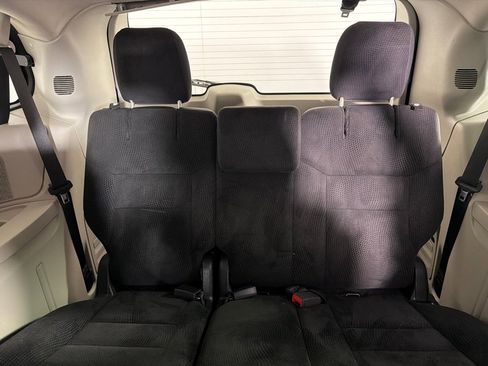 Used 2019 Dodge Grand Caravan SE w/ UConnect Hands-Free Group image 20