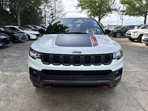 Used 2025 Jeep Compass Trailhawk AWD/4WD image 2