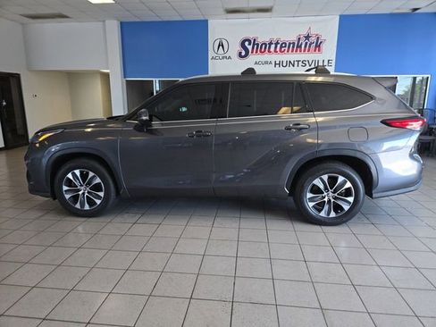 Used 2021 Toyota Highlander XLE image 5