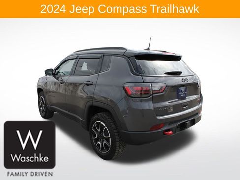 Used 2024 Jeep Compass Trailhawk w/ Trailhawk Elite Group image 5