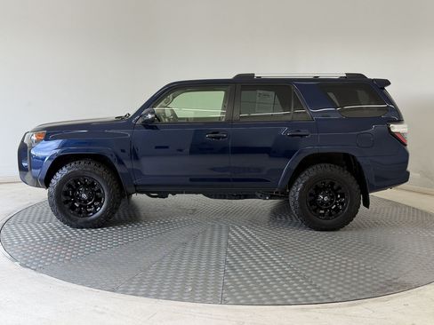 Used 2022 Toyota 4Runner SR5 Premium w/ Moonroof Package AWD/4WD image 2