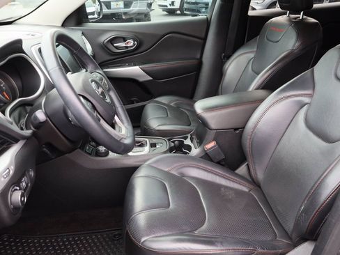 Used 2018 Jeep Cherokee Trailhawk w/ Quick Order Package 27L image 21