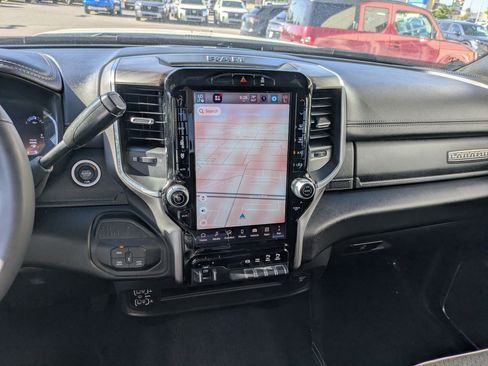 Used 2025 RAM 2500 Laramie AWD/4WD image 28