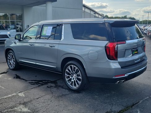 Used 2025 GMC Yukon XL Denali w/ Sun & Power Step Package AWD/4WD image 3