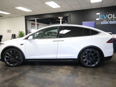 Used 2020 Tesla Model X Long Range image 9