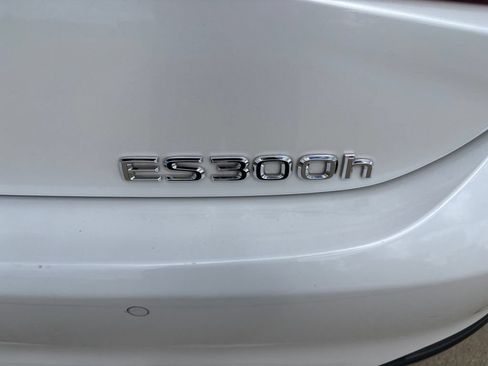 Used 2024 Lexus ES 300h w/ Premium Package FWD image 35