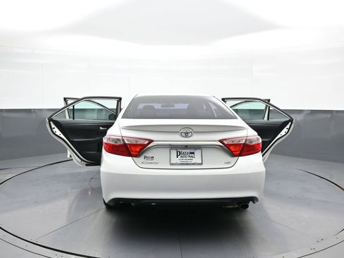 Used 2015 Toyota Camry SE image 45