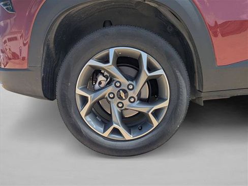 Used 2025 Chevrolet Trax LT FWD image 15