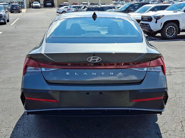 Certified 2025 Hyundai Elantra SEL FWD image 5