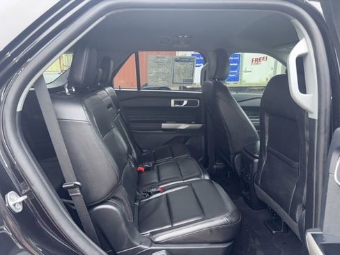 Used 2023 Ford Explorer XLT w/ Equipment Group 202A AWD/4WD image 15