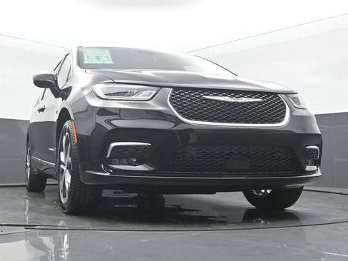 New 2026 Chrysler Pacifica Pinnacle image 45