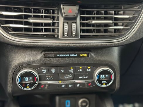 Used 2020 Ford Escape Titanium image 19