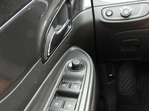 Used 2021 Buick Encore Preferred AWD/4WD image 18