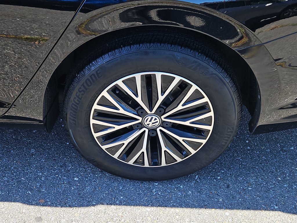 Used 2019 Volkswagen Jetta SE w/ Cold Weather Package FWD image 8