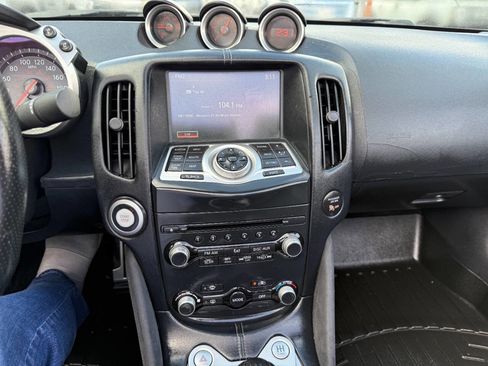Used 2010 Nissan 370Z Touring w/ Sport Pkg image 13