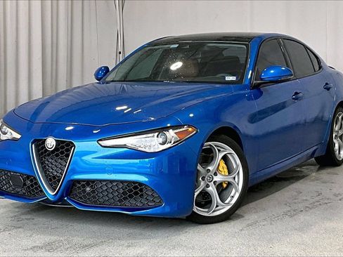Used 2019 Alfa Romeo Giulia Ti Sport w/ Quick Order Package 22S Sport AWD/4WD image 2