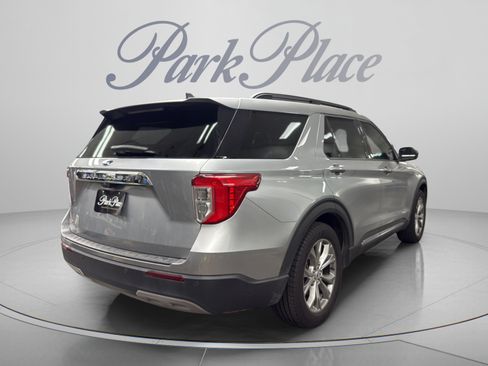 Used 2023 Ford Explorer XLT w/ Equipment Group 202A RWD image 5