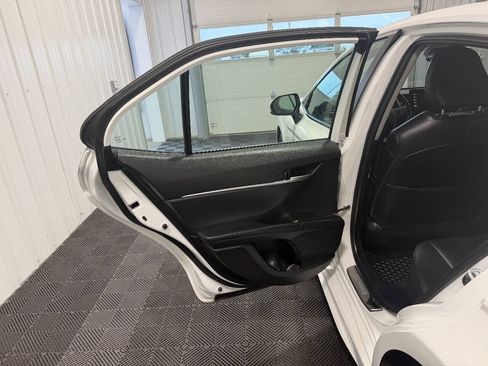 Used 2023 Toyota Camry SE FWD image 8