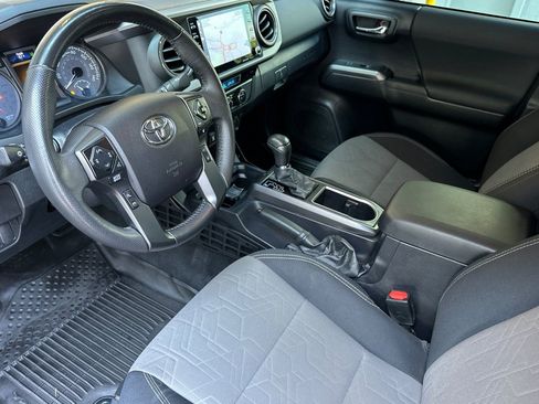 Used 2021 Toyota Tacoma TRD Off-Road w/ Technology Package AWD/4WD image 10