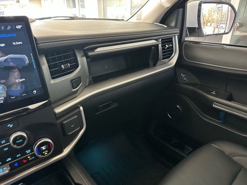 Certified 2024 Ford Expedition Max XLT image 40