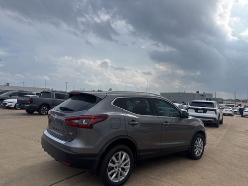 Certified 2022 Nissan Rogue Sport SV w/ Technology Package image 21