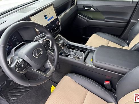 Used 2025 Lexus GX 550 image 10