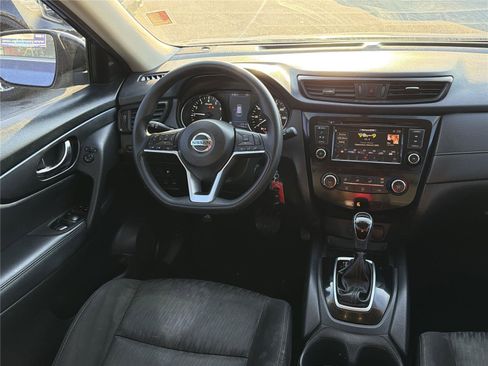 Used 2018 Nissan Rogue S image 22