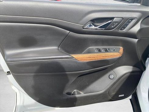 Used 2019 GMC Acadia Denali w/ Technology Package FWD image 11
