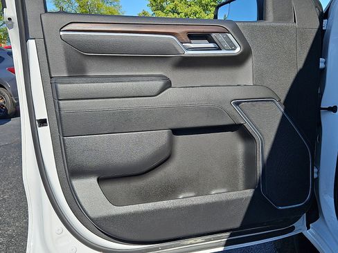 Certified 2025 GMC Sierra 1500 SLT AWD/4WD image 12